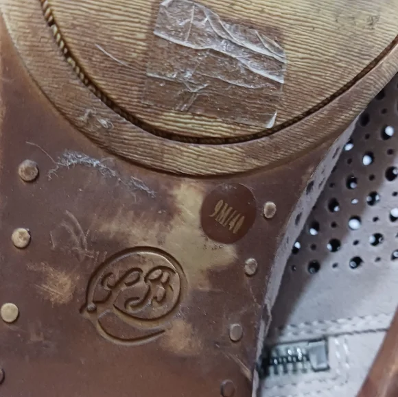 SOLD 🍀Lucky Brand Suede Taupe Booties Size 9 - Picture 7 of 9